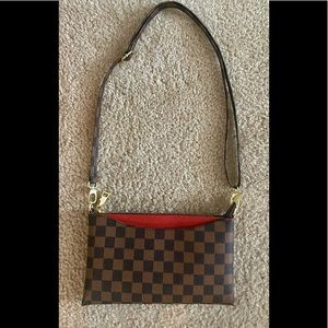 Women's wristlet purse w/strap